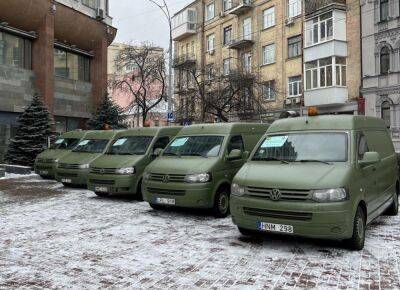 Коллектив Киевгорстроя передал автомобили для ВСУ