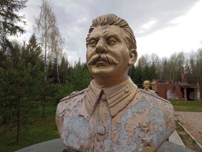 В Тверской области расстреляли бюст Сталина