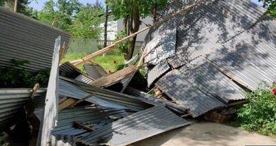 Шквалистый ветер повредил десятки жилых домов в Кулябе