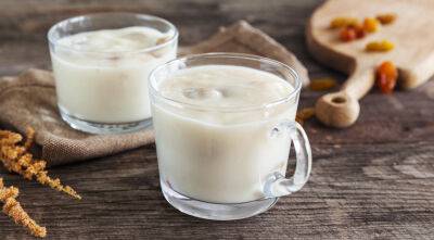 Обязательно побалуйте себя: рецепт молочного киселя с джемом и ванилью