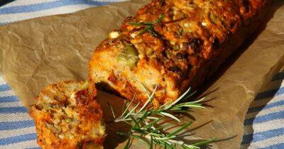 Сырный хлеб с чесноком и оливками: проще и вкуснее не придумаешь