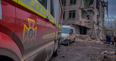 Россияне обстреляли жилой квартал Херсона: есть жертвы и разрушения, — ОВА