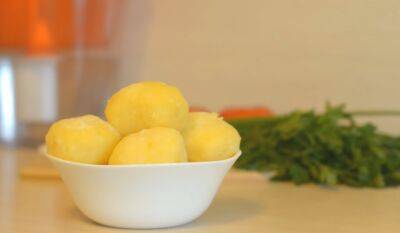 Головокружительный запах обеспечен: рецепт маринованного картофеля с чесноком и овощами