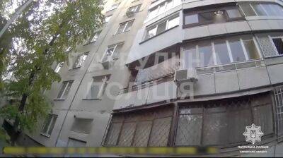 В Харькове чуть не выпал из окна ребенок: отец выпил настойку и уснул