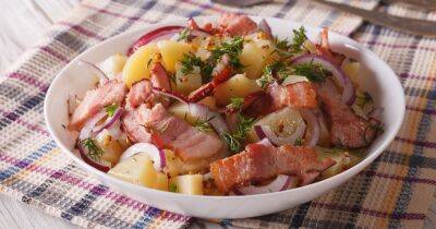 Традиционное блюдо. Рецепт немецкого картофельного салата с маринованным луком и беконом