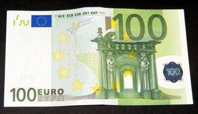 Евро подешевел на 5 копеек. Официальный курс валют