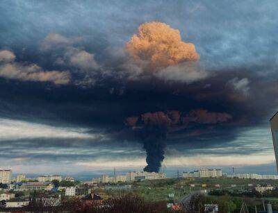 Взрыв в Севастополе и дым до неба: пылает резервуар с топливом