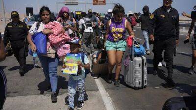 Сотни мигрантов застряли на чилийско-перуанской границе