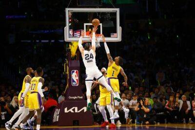 Сакраменто Лэня сравнял счет в серии с Голден Стэйт в плей-офф НБА - sportarena.com - Лос-Анджелес - Сакраменто