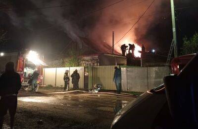 Ночью в Твери на улице Красной Слободы горел дом