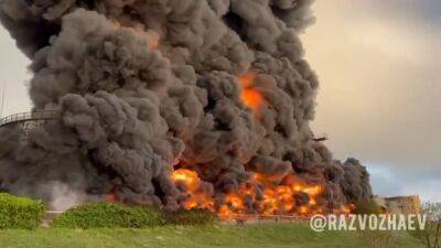 Атака дронов: в Севастополе загорелось нефтехранилище