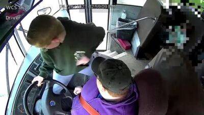 13-летний герой: мальчик спас полный автобус детей от крушения