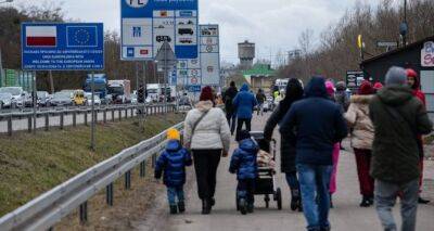 Зеленский рассказал, когда украинские беженцы вернутся на родину