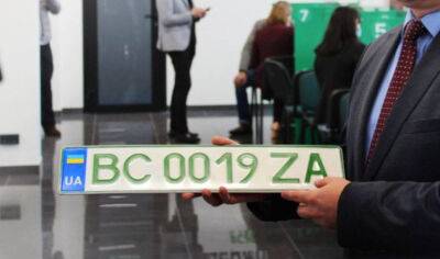 Кабмин запретил производить индивидуальные номерные знаки, содержащие символику "Z" и "V"