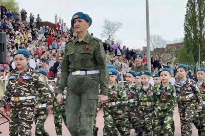 В Краснодарском крае детей из садов отправили маршировать в военной форме