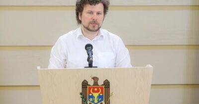 Депутат в Молдове обматерил коллег из парламента, которые "целуют российский сапог" (видео)