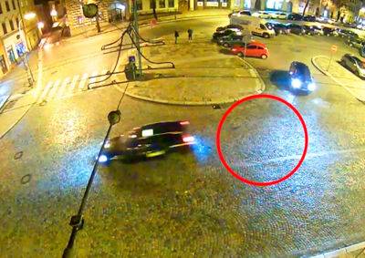 Валидольное видео из Чехии: поводок защемило, и машина потащила собаку за собой