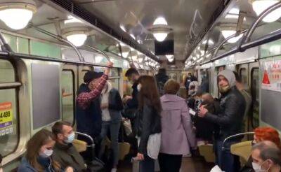 Масштабный сбой в столичном метро: все станции парализованы - тысячи горожан не могут уехать