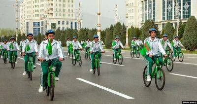 Тысячи жителей Туркменистана вынуждают участвовать в «Дне здоровья» за свой счет