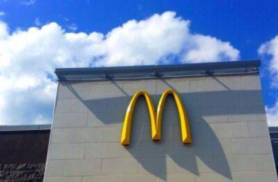 McDonald's временно закрывает офисы в США и планирует масштабные увольнения - minfin.com.ua - США - Украина