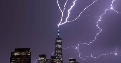 Любимая цель: в США молния попала во Всемирный торговый центр (видео)