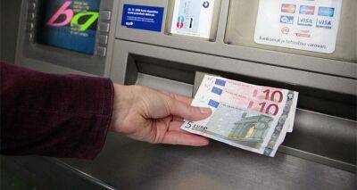 Украинцы выводят за границу больше денег, чем поступает в Украину в виде переводов