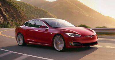 Tesla объявила о рекордных продажах после снижения цен на электромобили