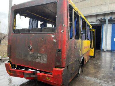 Оккупанты во время обстрела попали по ведомственному автобусу в Авдеевке, водитель остался жив, пассажирка погибла – Донецкая ОВА