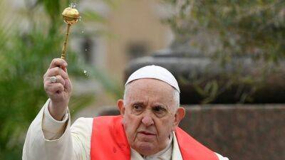 Папа Франциск призвал молиться за "измученный войной народ" Украины