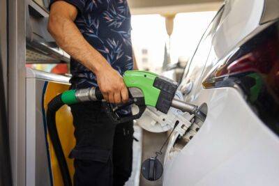 Минфин отказался от резкого повышения цен на бензин