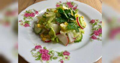 Салат с редиской, огурцом и твердым сыром: полезно и вкусно