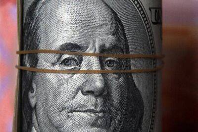 Bloomberg: китайский юань смог заменить доллар на российском рынке