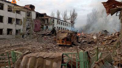 Оккупанты уничтожили гимназию в Орехове на Запорожье