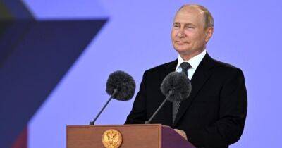 "Санкции надолго": Путин призвал россиян готовиться к жизни без западных товаров (видео)