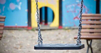 Под Киевом на детской площадке качели убили 5-летнего ребенка