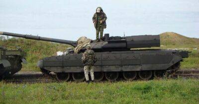 Пропаганда или эксперимент: ВС РФ отправят на фронт танки Т-80УМ2 "Черный орел"