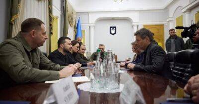 "Мне очень стыдно": вицеканцлер ФРГ объяснил опоздание с поставками оружия в Украину