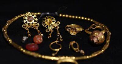 Для защиты от злых духов: представлена коллекция золотых украшений, найденных в Иерусалиме