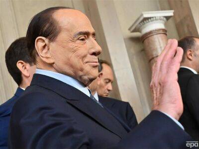 Экс-премьер Италии Берлускони попал в реанимацию