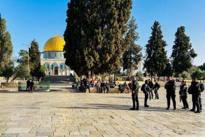 Большинство задержанных на Храмовой горе отпущены. ОАЭ: «Молящимся нельзя прятаться в мечети с оружием»