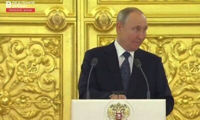 "Слабый и униженный": эпичный конфуз Путина перед послами попал в прямой эфир