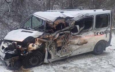 На Львовщине столкнулись грузовик и микроавтобус, есть погибший