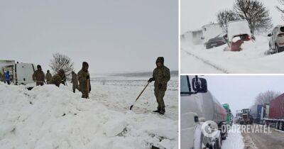 В Румынии из-за мощного снегопада закрыли десятки трасс – фото, видео и все подробности