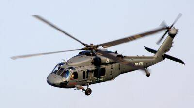 В Японии военный вертолет упал в море, на борту было 10 человек