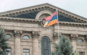 Банки Армении начнут блокировать переводы россиян