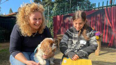 Новое в Израиле: собаки учат школьников читать