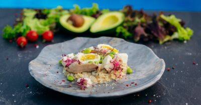 Классический салат по-новому. Рецепт салата Цезарь с лососем - focus.ua - Украина