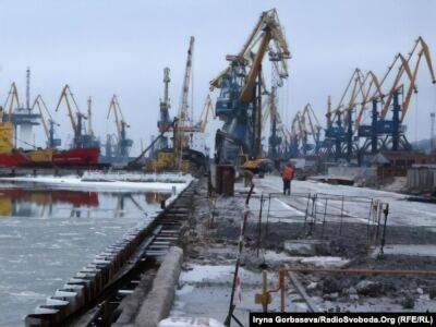 Мариупольский порт готовят к завозу российского оружия и вывозу краденого металла – депутат горсовета