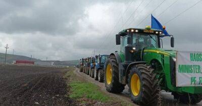 Блокируют границу: в Румынии протестуют против украинского зерна (видео)