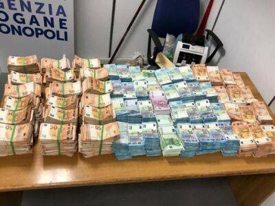 Итальянские наркокартели скрывают платежи через китайские теневые банки - Reuters - unn.com.ua - Китай - Украина - Киев - Италия - Испания - Марокко - Reuters